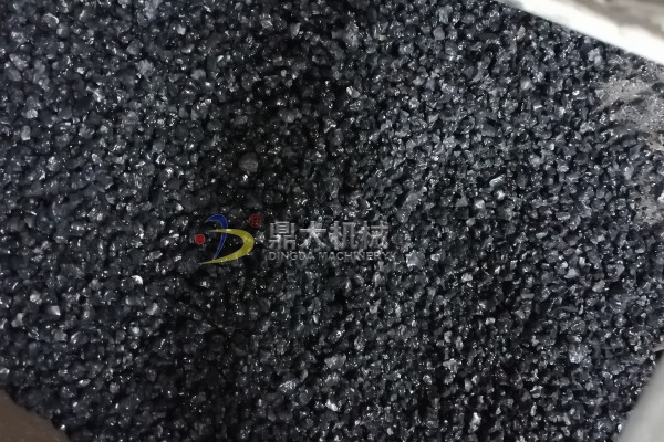 对辊制砂机破碎铜矿渣