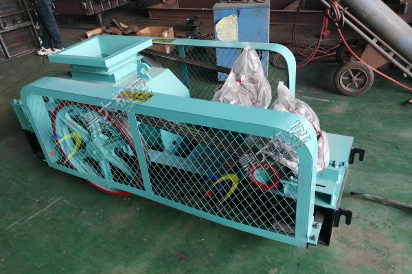 煤炭用双齿辊破碎机的试机现场