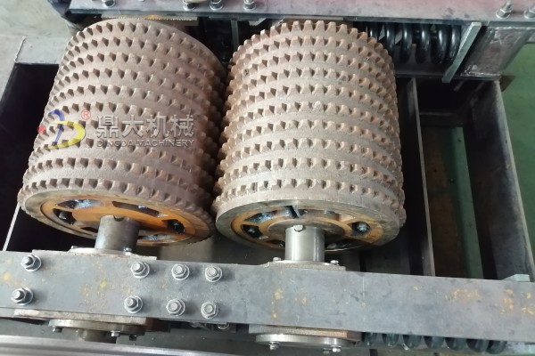 双齿辊破碎机的齿辊